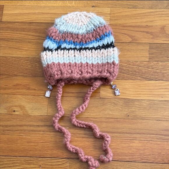 New Urban Outfitters Jaxon Mixed Knit Charm Beanie One Size